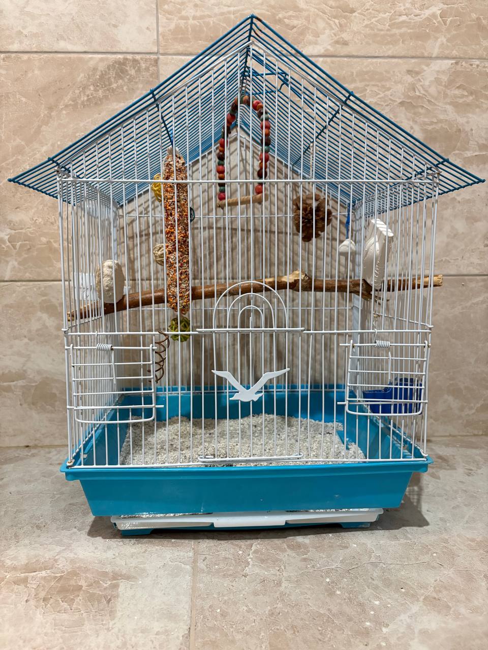 Разные вещи для волнистого попугая