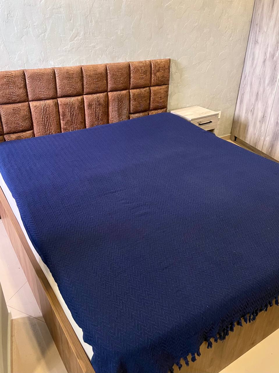 Красивое покрывало цвета индиго Madam Coco