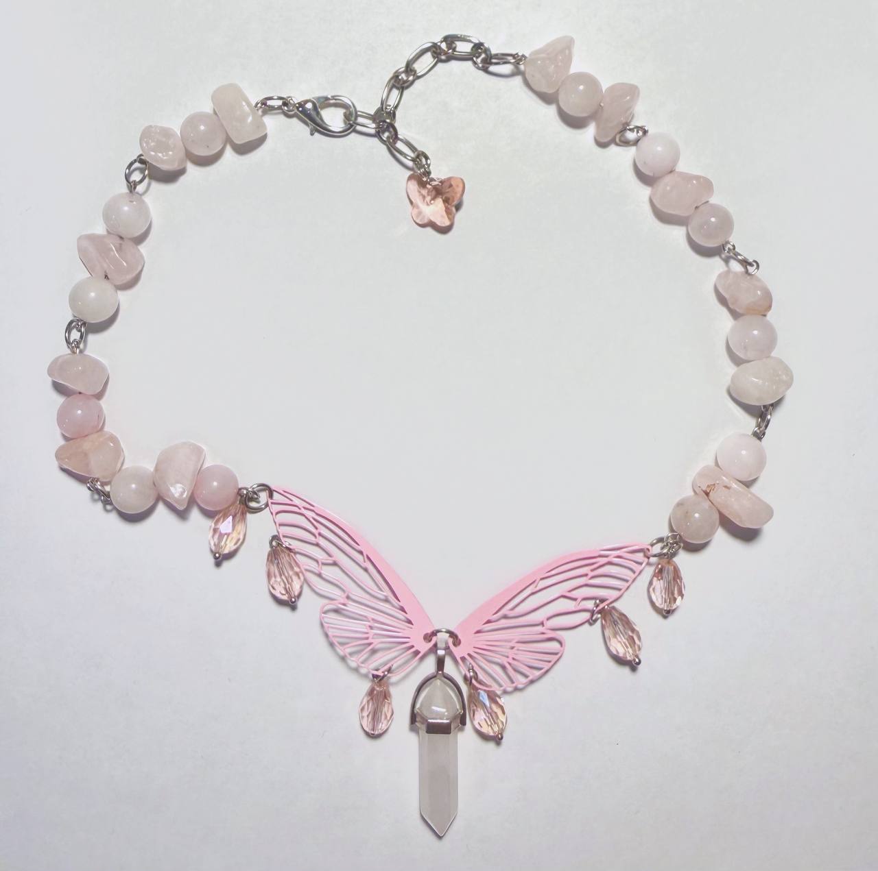 Ожерелье с бусинами из гематита и розовыми камушками