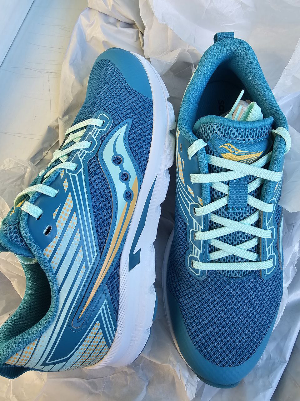 Новые кроссовки saucony 37.5 размер