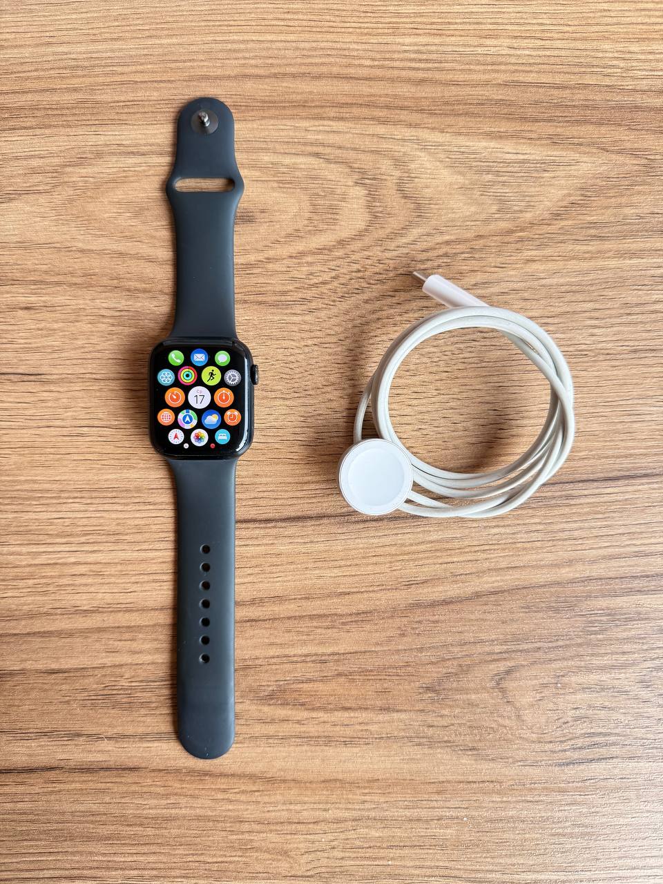 Apple Watch Series 7 (45 мм, Черный) + ремешок
