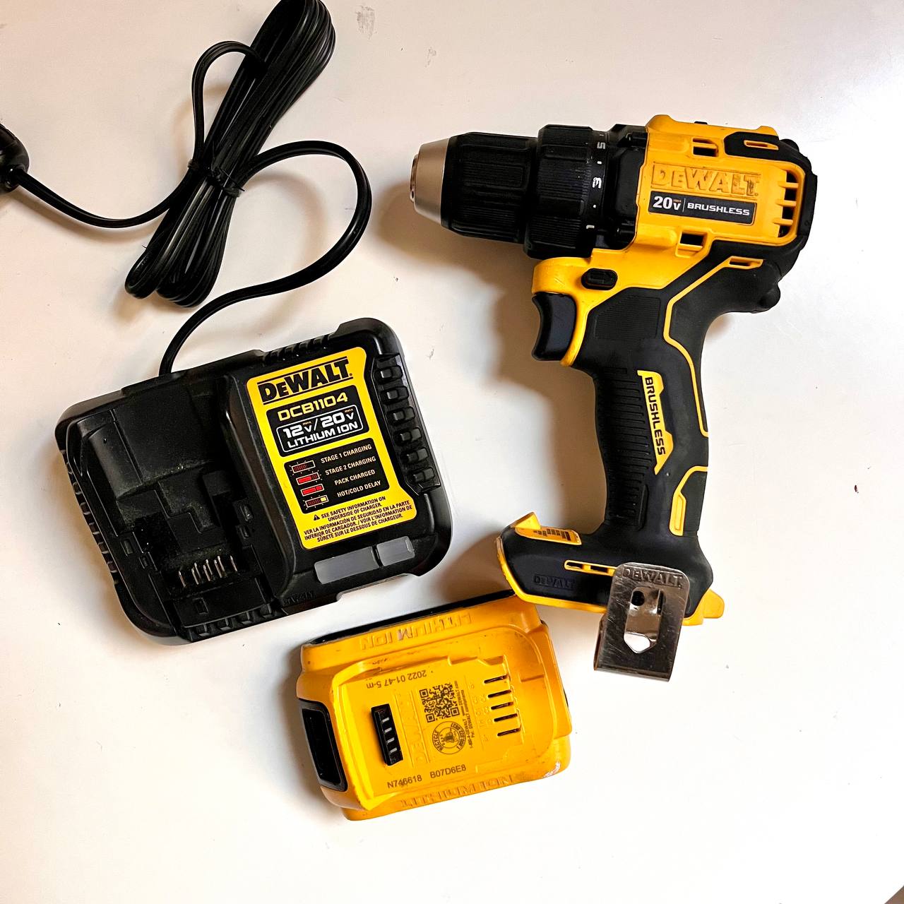 Шуруповерт DeWalt DCD708