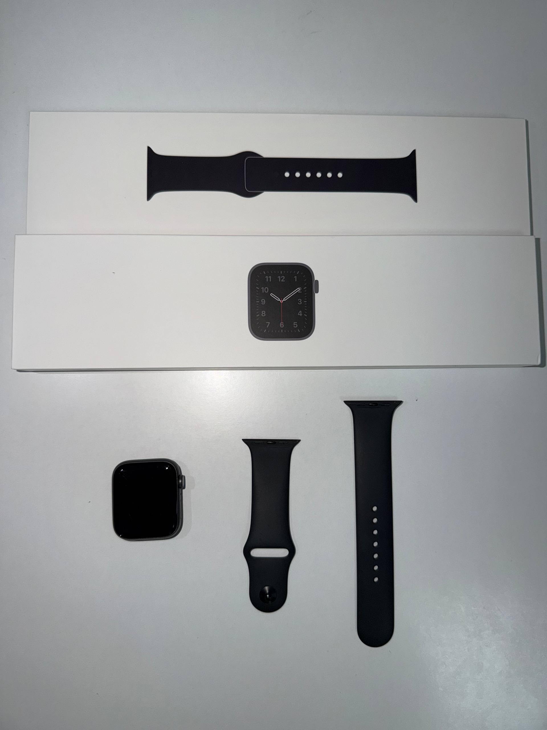 Apple Watch SE Space Gray 44мм