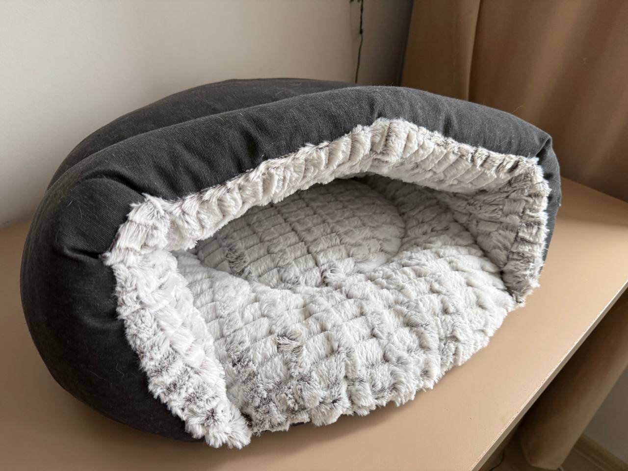 Лежанка для кошки или маленькой собачки