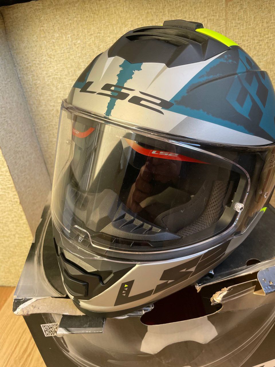 Мотошлем новый