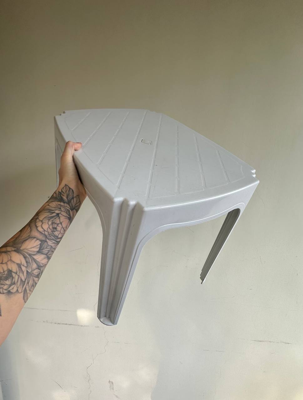 Пластиковый столик