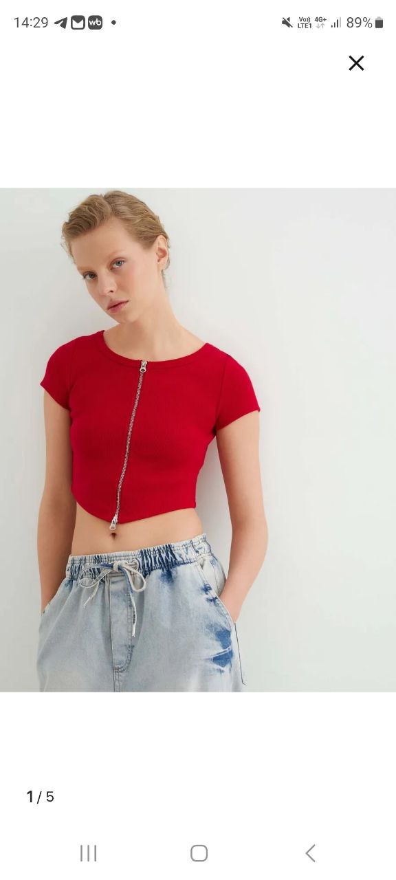 Яркий красный топ на молнии