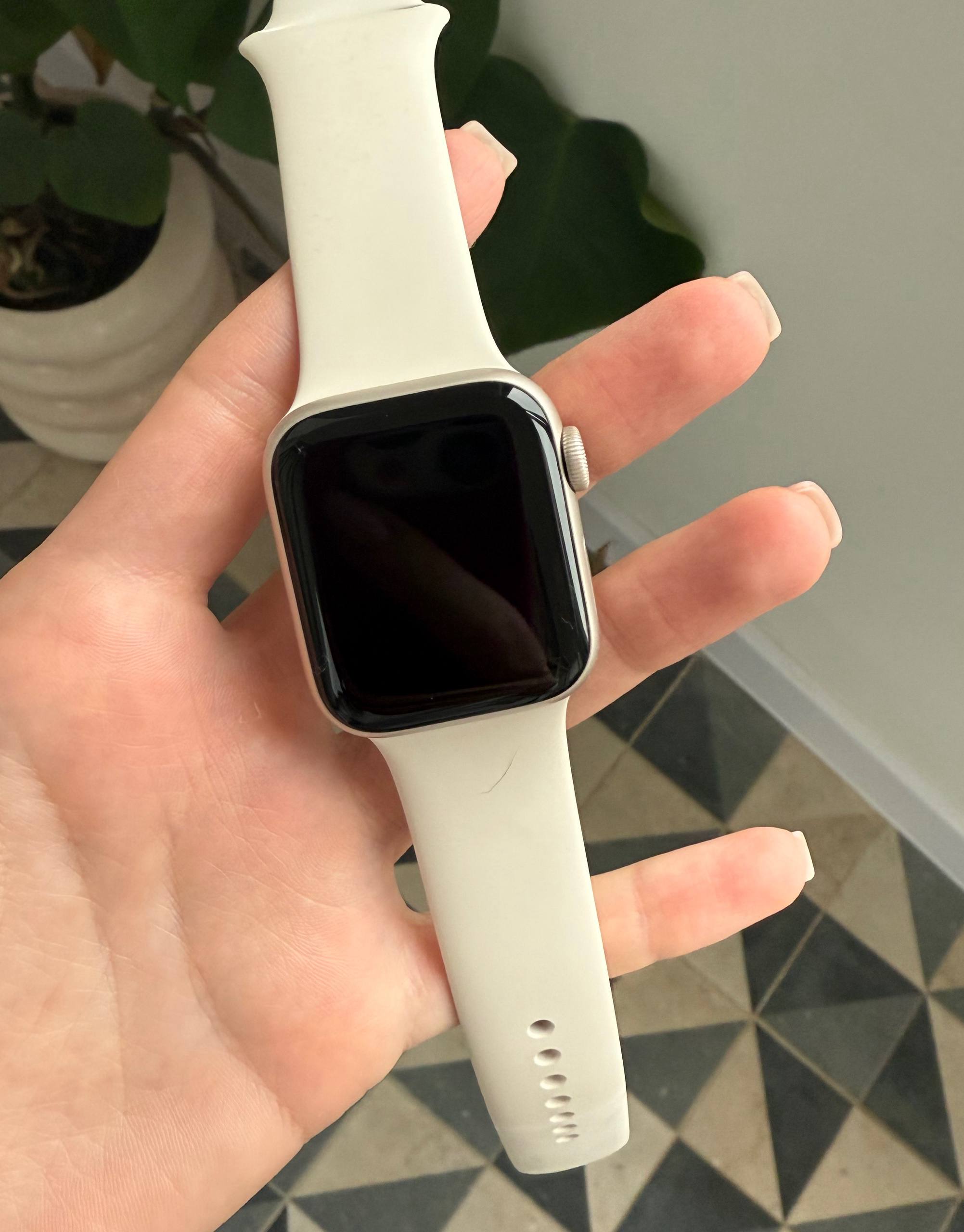 Apple Watch Series SE 2 40mm Starlight Aluminum