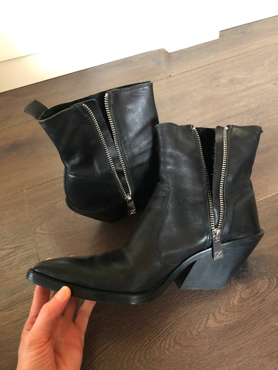 Кожаные ботильоны (казаки) Zara