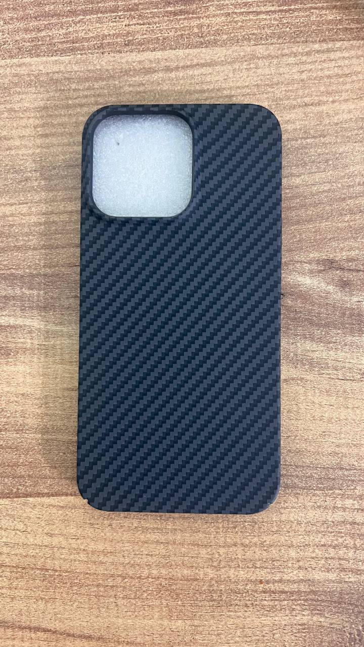 Карбоновый чехол для iPhone 13 Pro с MagSafe