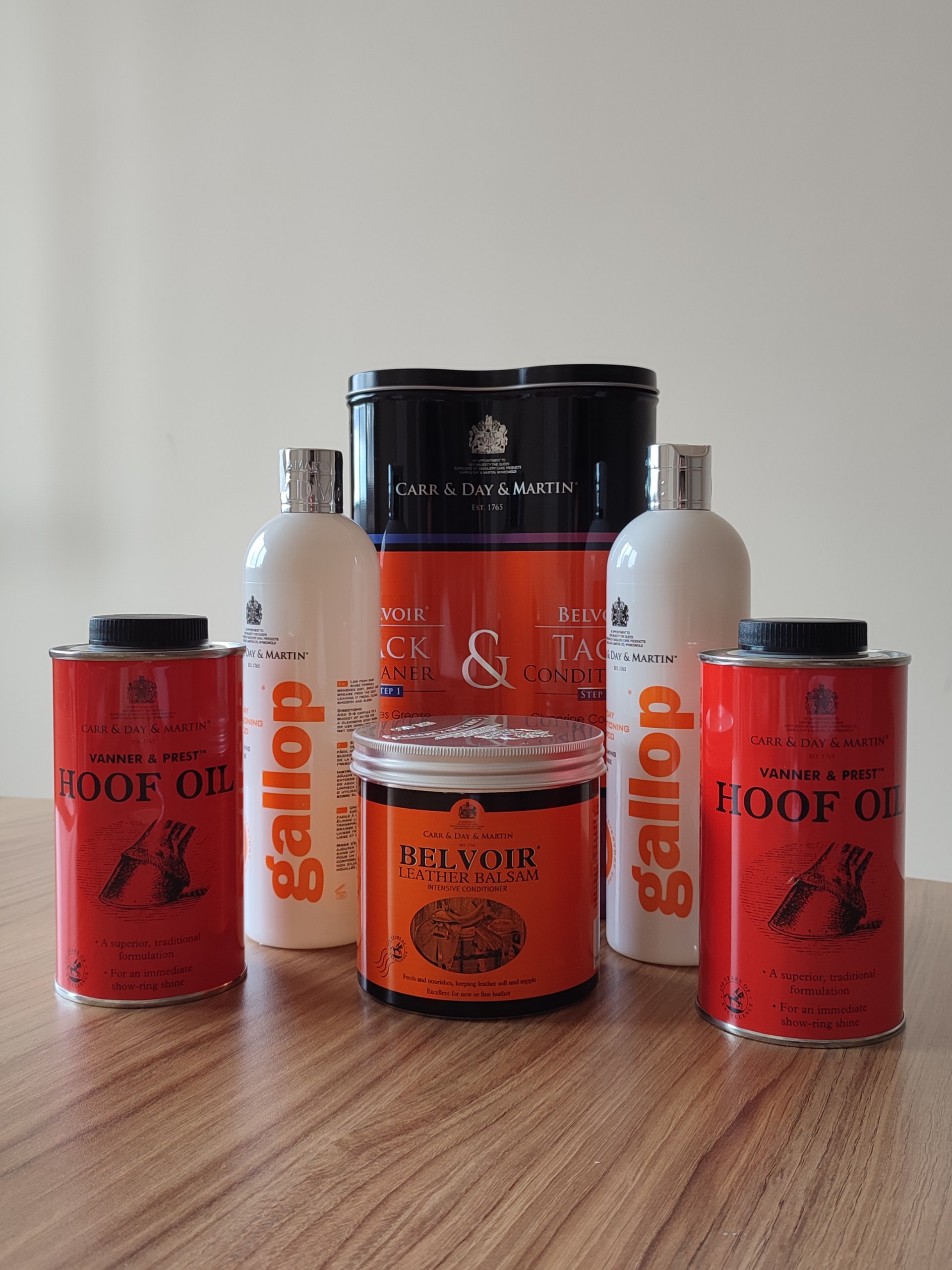 Новый комплект жидкостей для ухода за лошадью