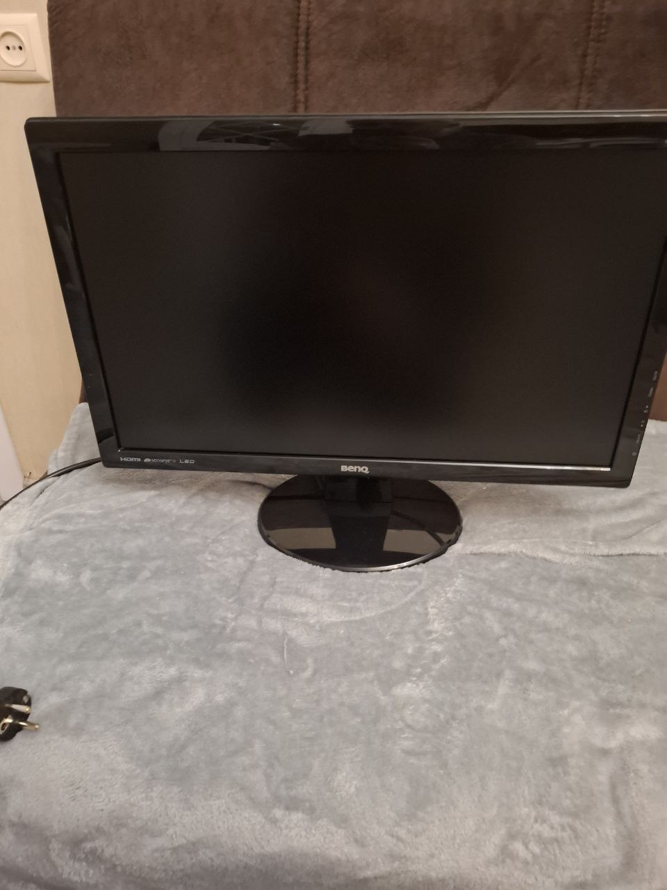22LED монитор BenQ dw2250hm