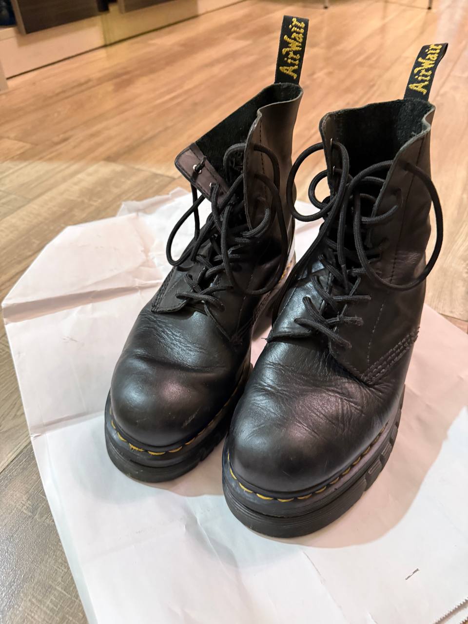 Dr Martens Audrick Eye 8