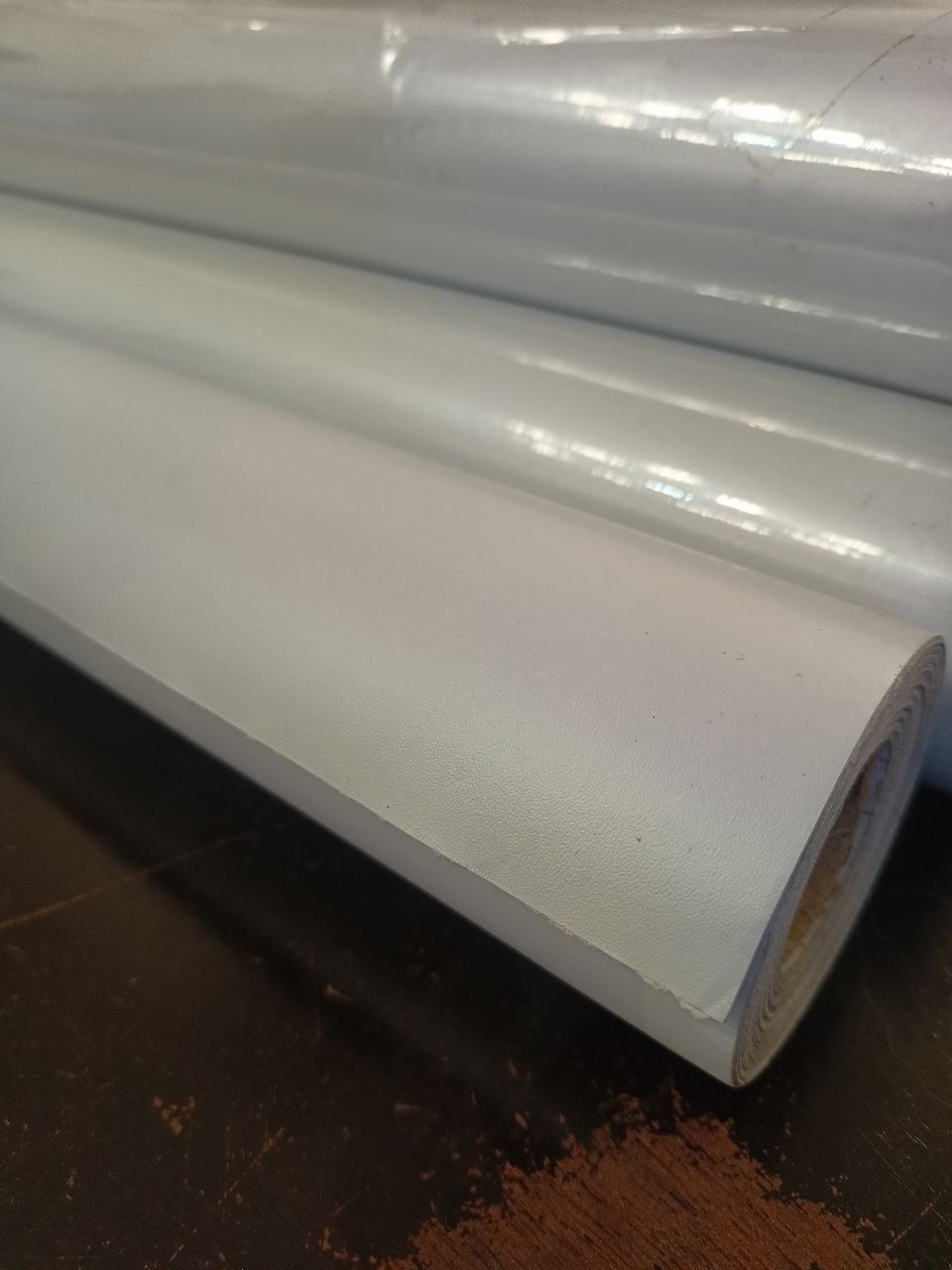 Обои самоклеющиеся белые