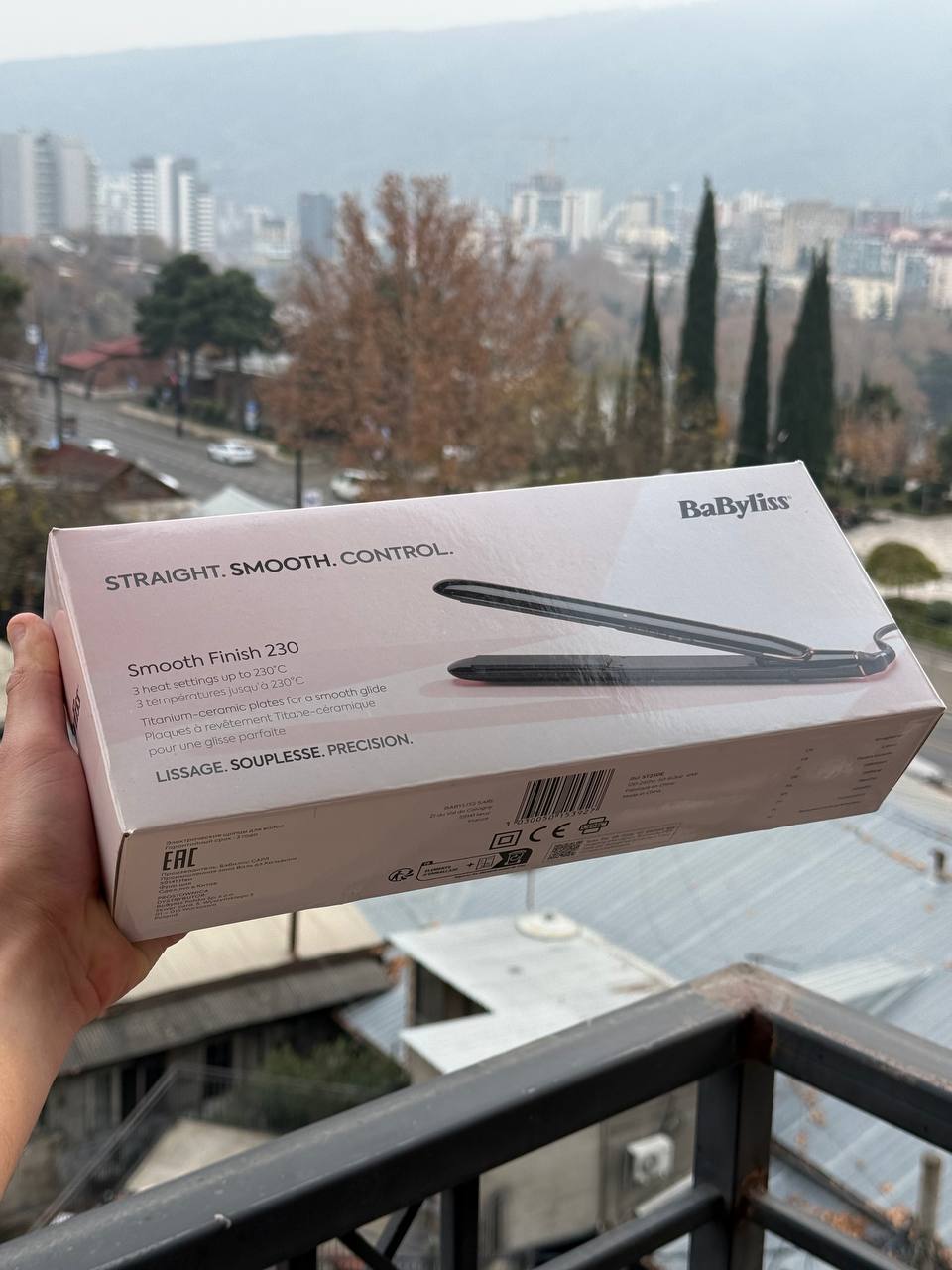 Елочные шары и гирлянда