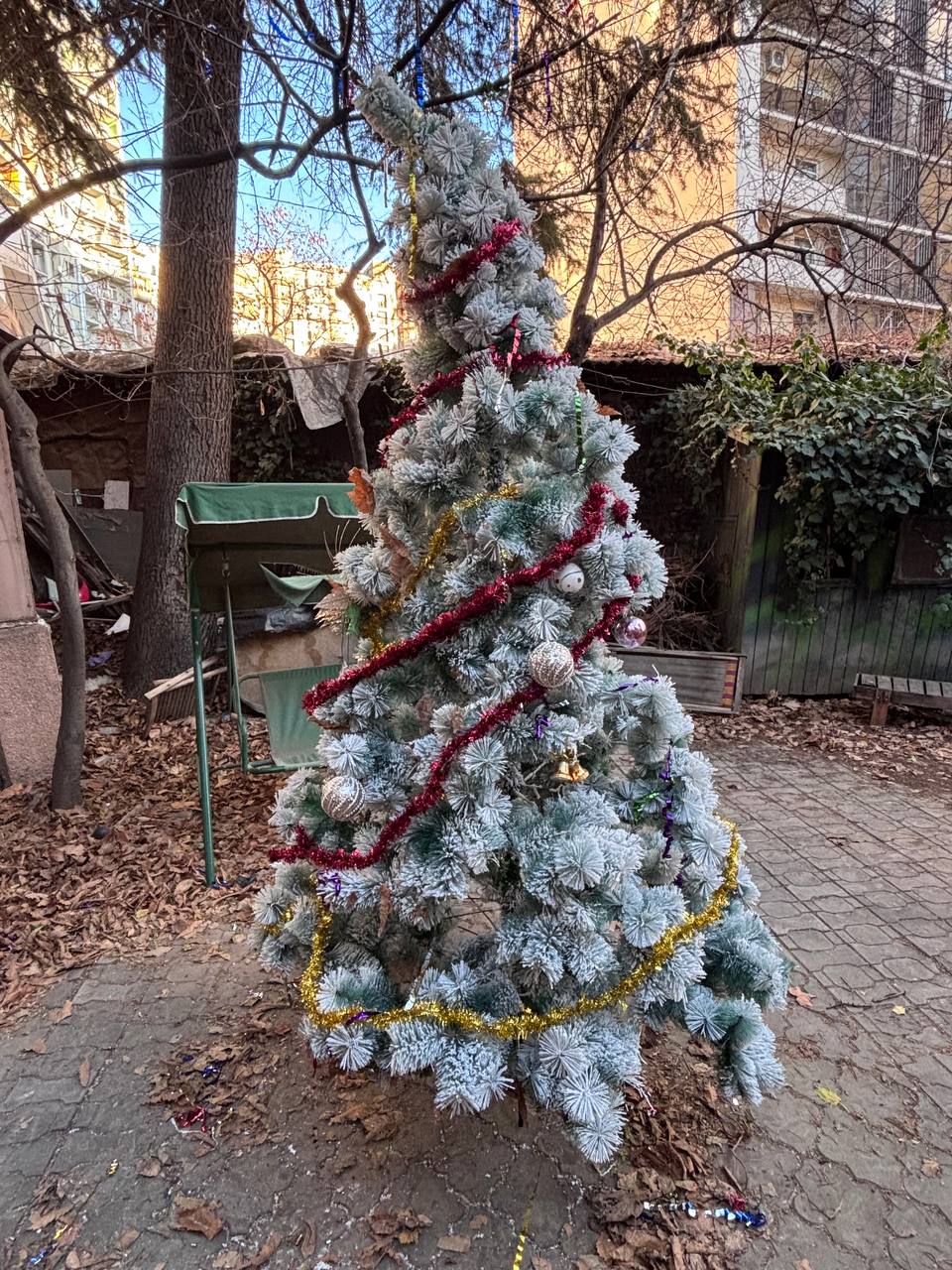 Елка с украшениями