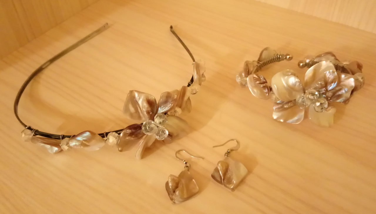 Комплект из камней - ободок, браслет, серьги