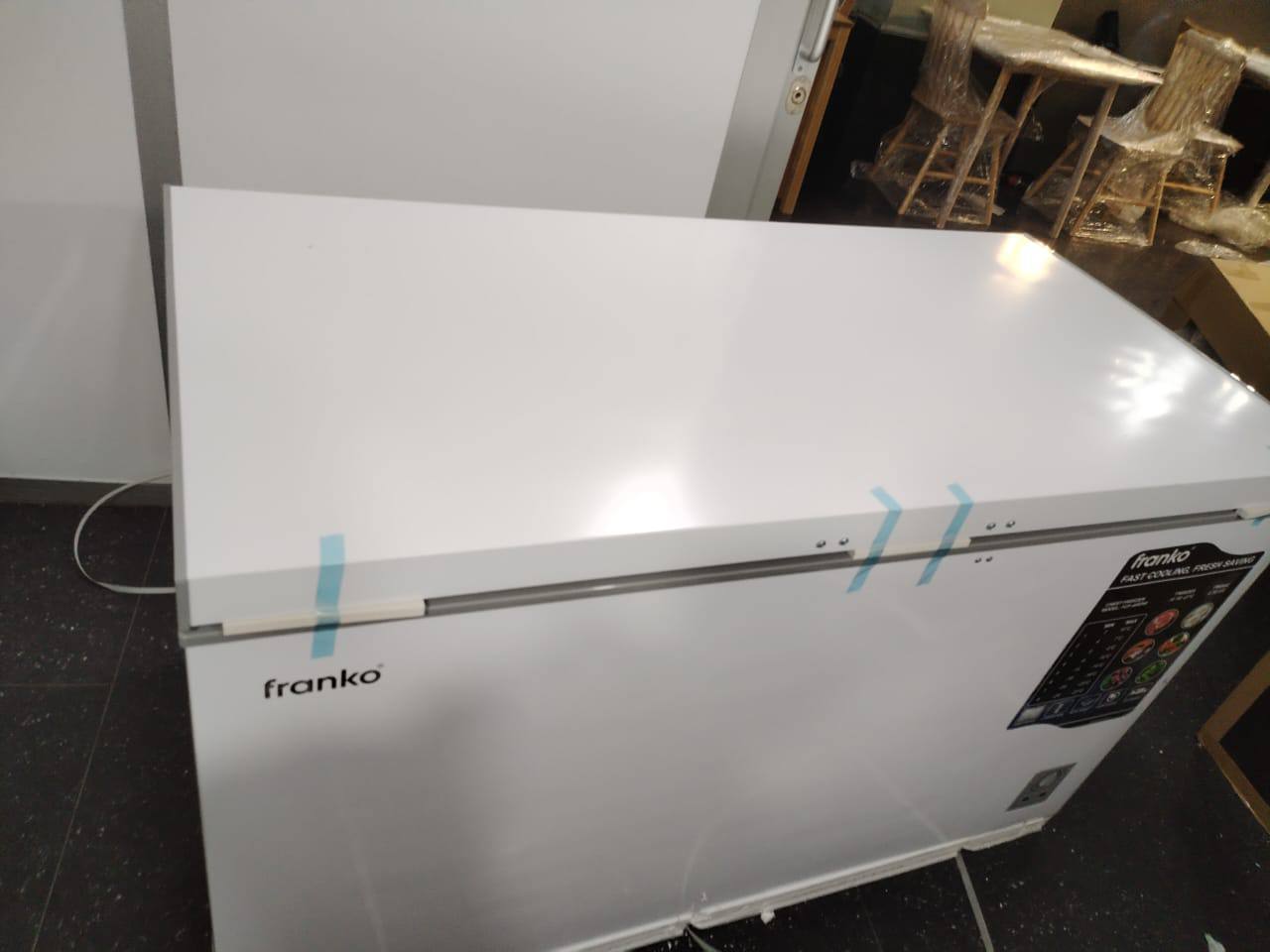 Морозилки Franco FCF400dw и Midea MDRU385FZE46