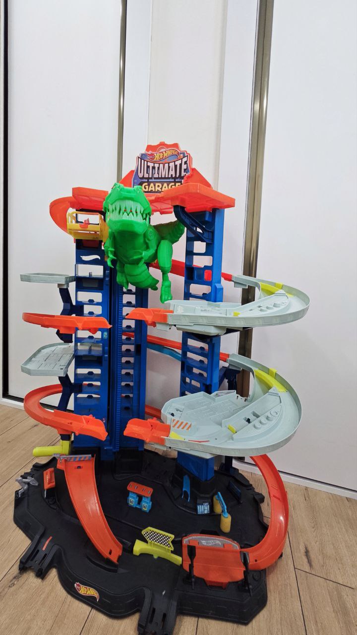 Самый большой гараж Hot Wheels Ultimate Garage Track Set