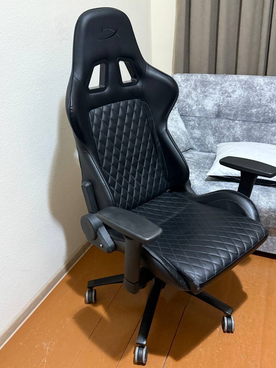 Игровое кресло HyperX