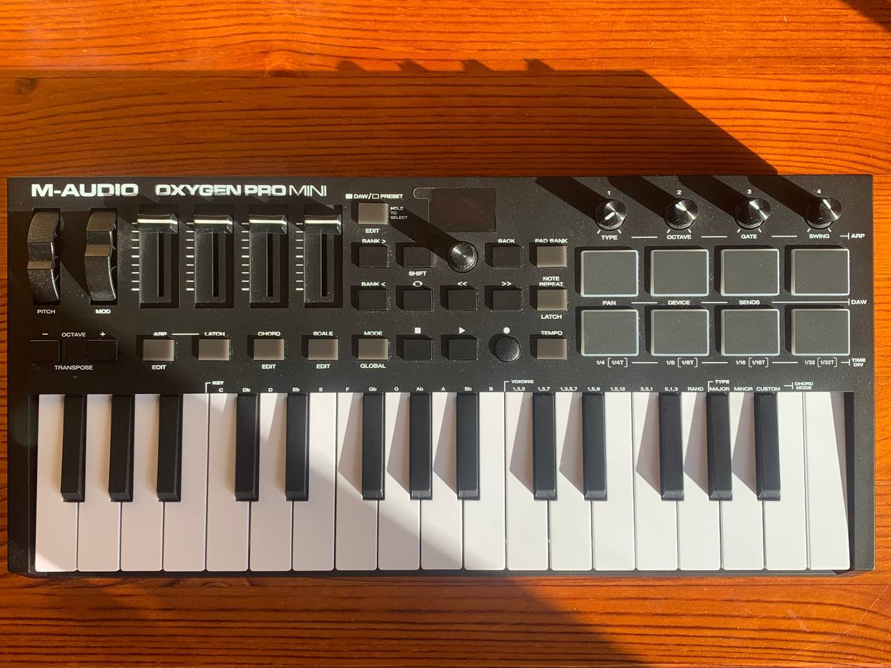 Миди-клавиатура m-audio oxygen pro mini