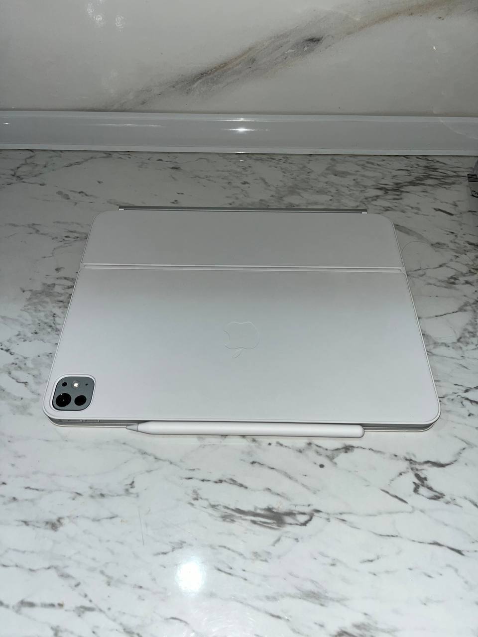 Apple iPad Magic Keyboard for 13-inch iPad Pro M4