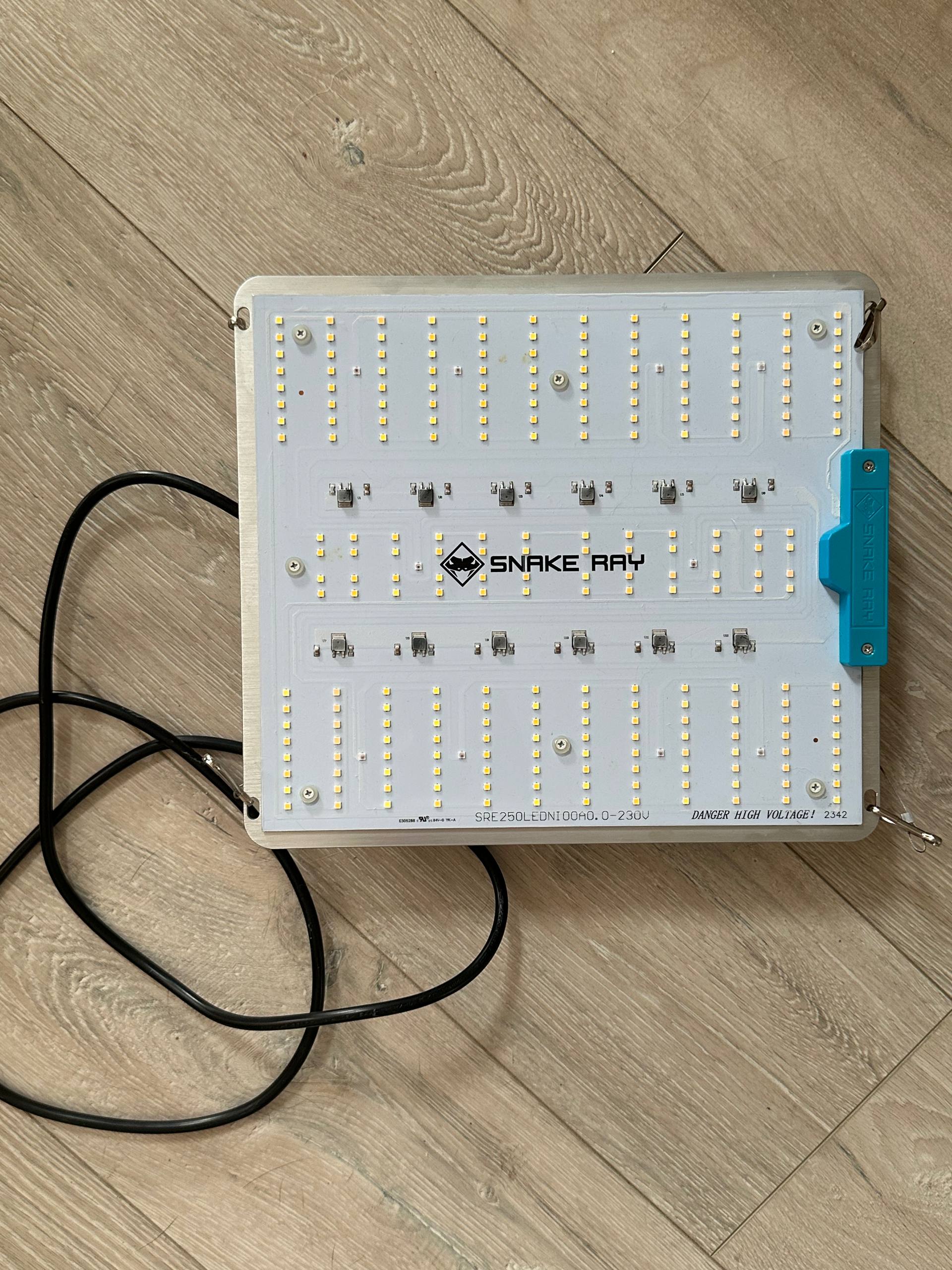 Лампа для растений Snake Ray