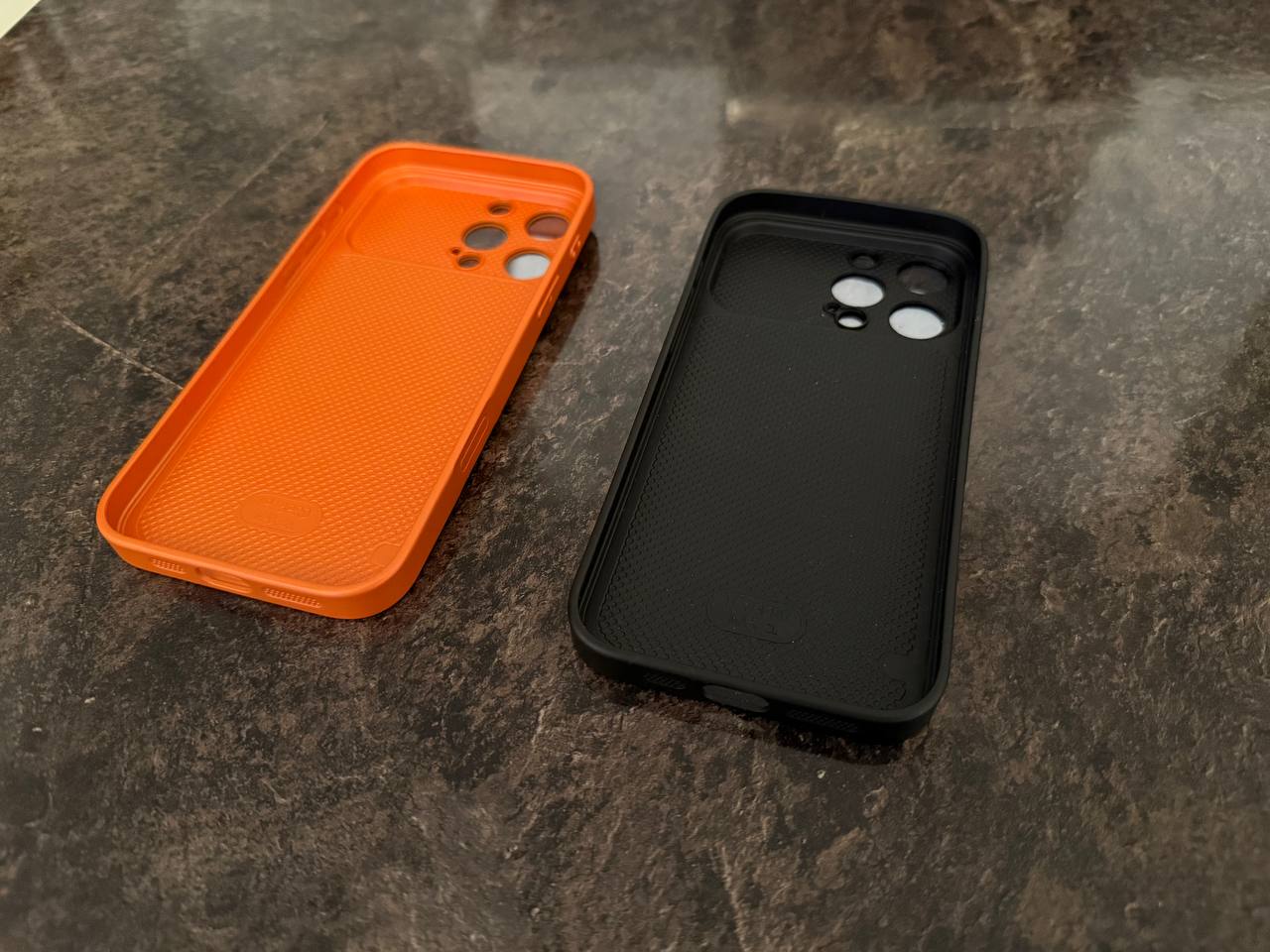 Чехлы на iPhone 16 Pro Max