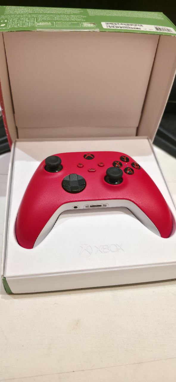 Красный в идеальном состоянии почти новый без дрифта