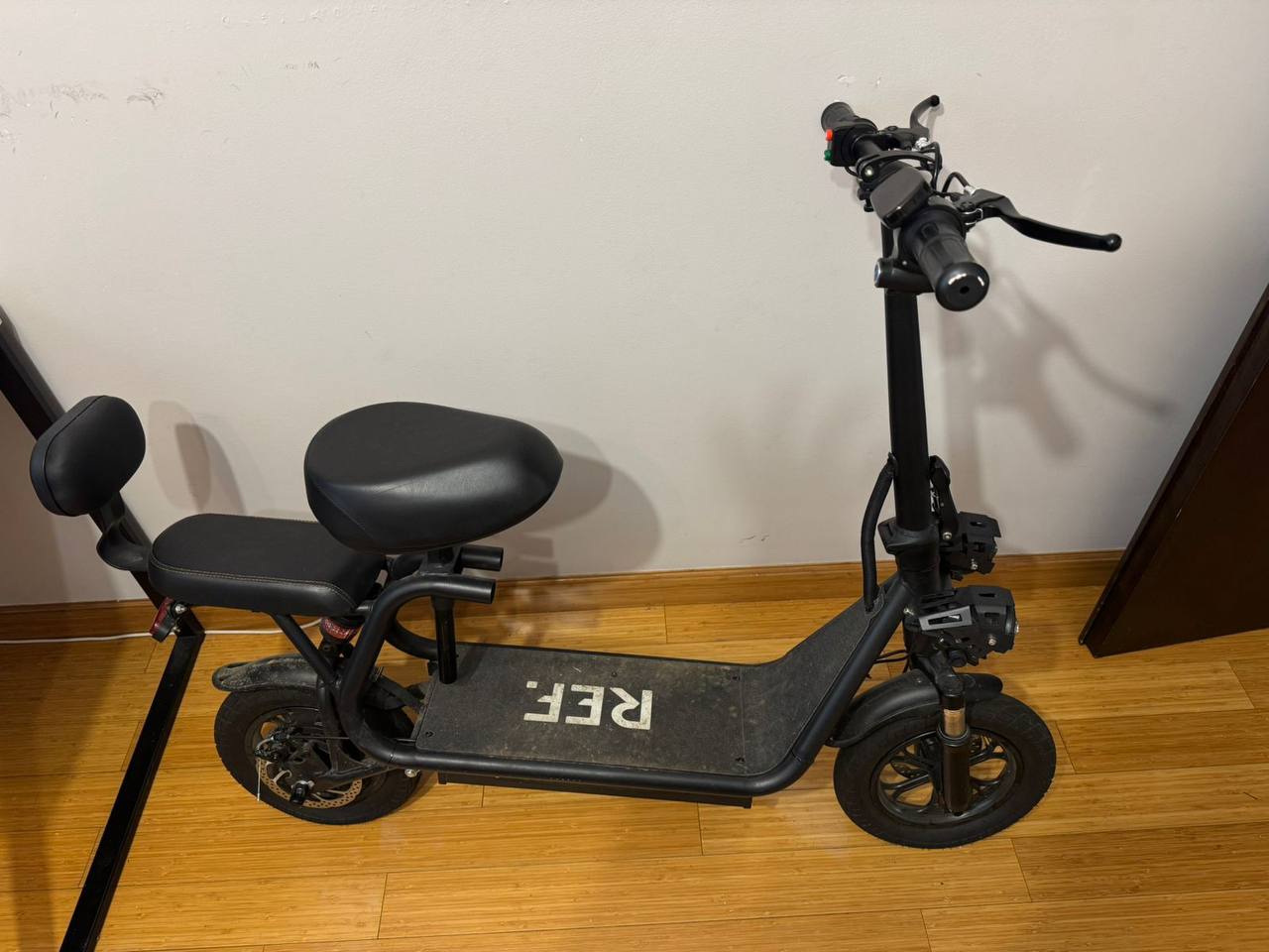 Электросамокат REF. 500W — мощный, быстрый, почти новый!