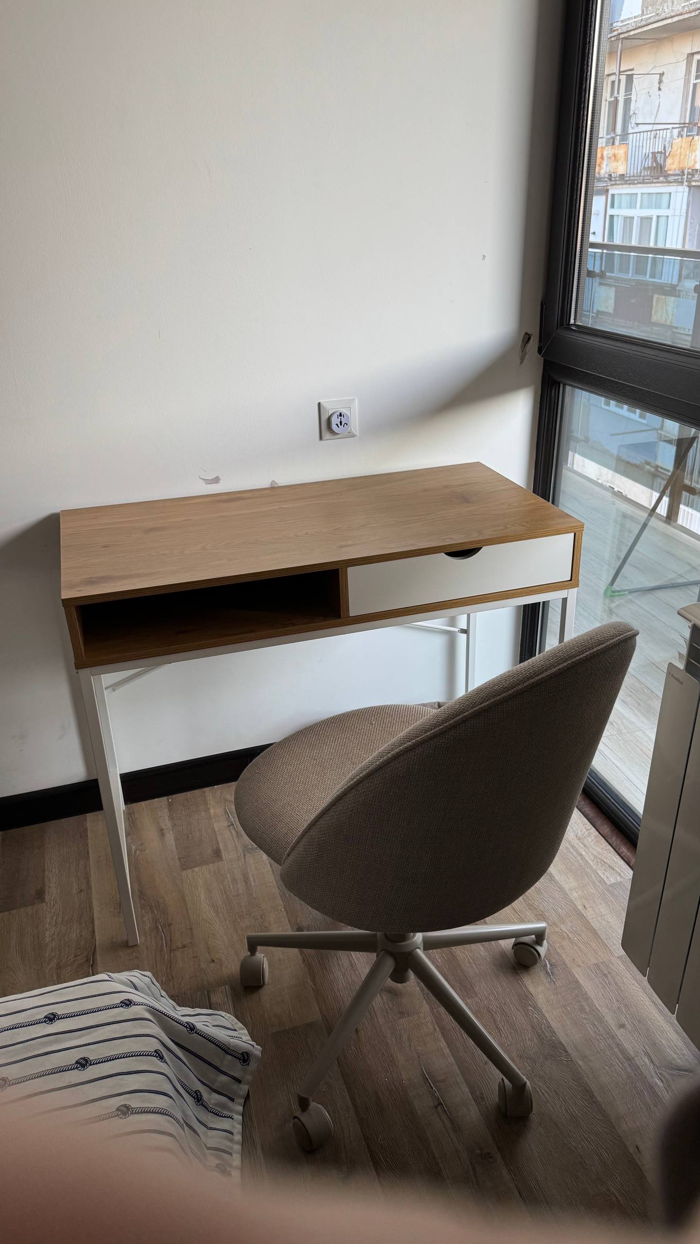 Рабочий стол и стул Jysk