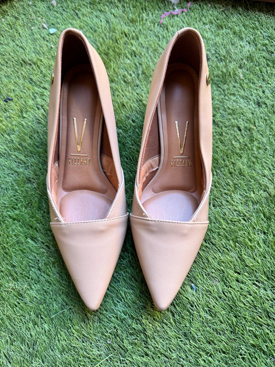 Бежевые туфли на устойчивом каблуке