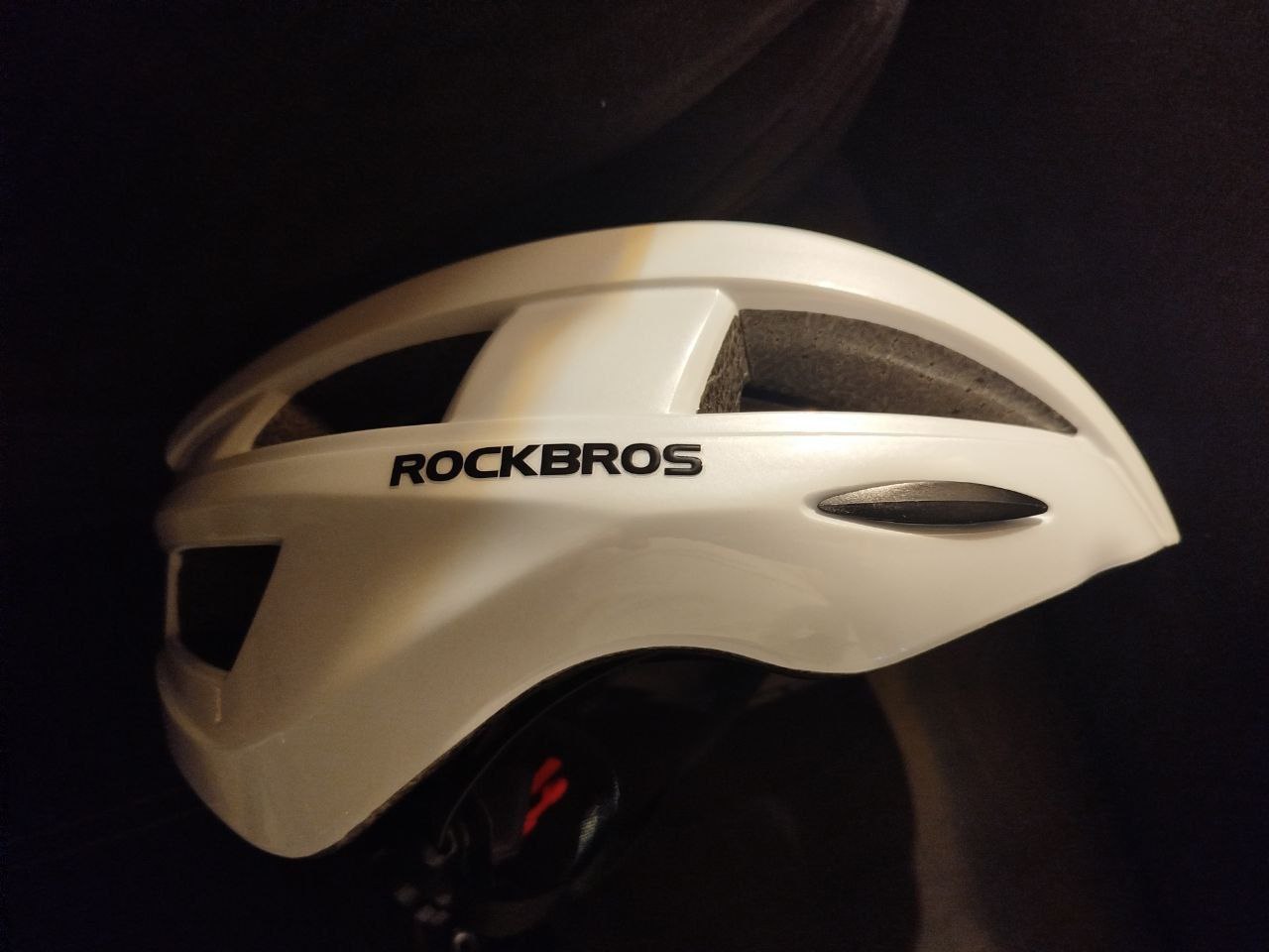 Велошлем Rockbros с задней подсветкой