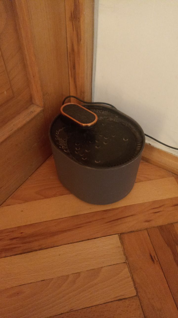 Автоматическая поилка для кошек