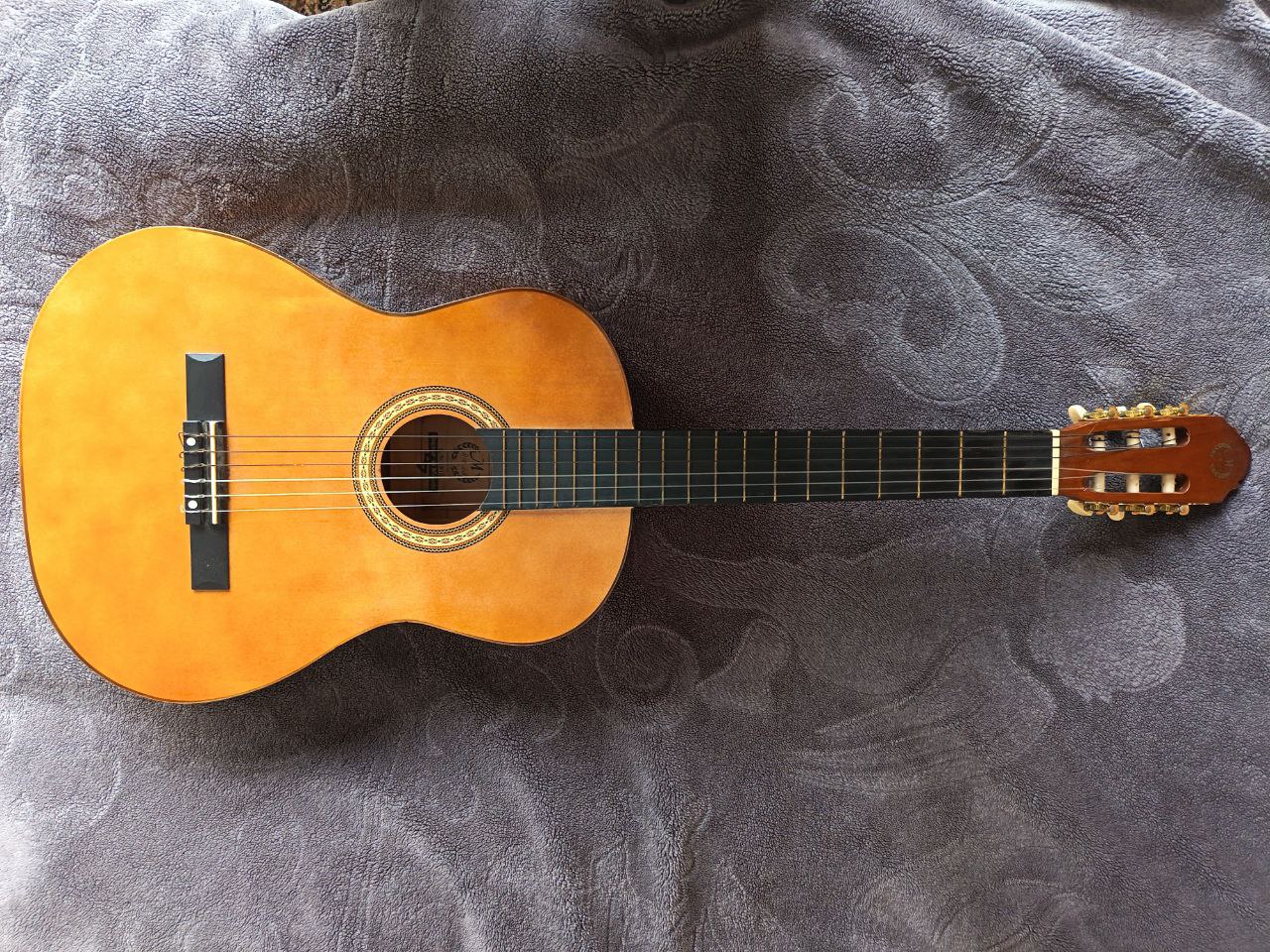 Классическая гитара в идеальном состоянии