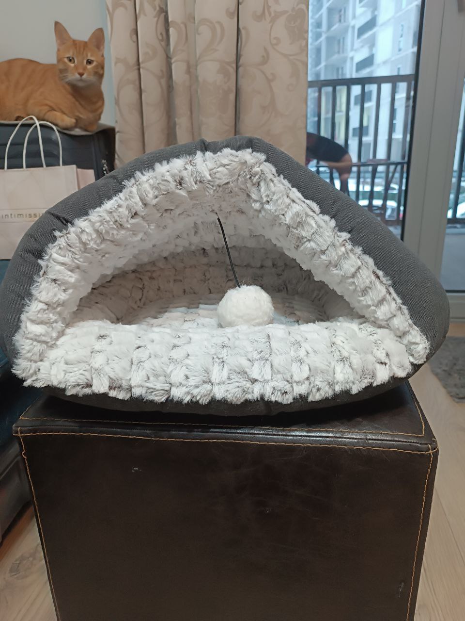Лежанка-домик для кота