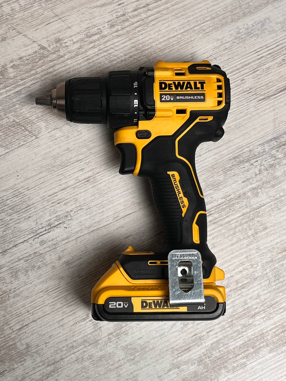 Шуруповёрт DeWalt DCD708