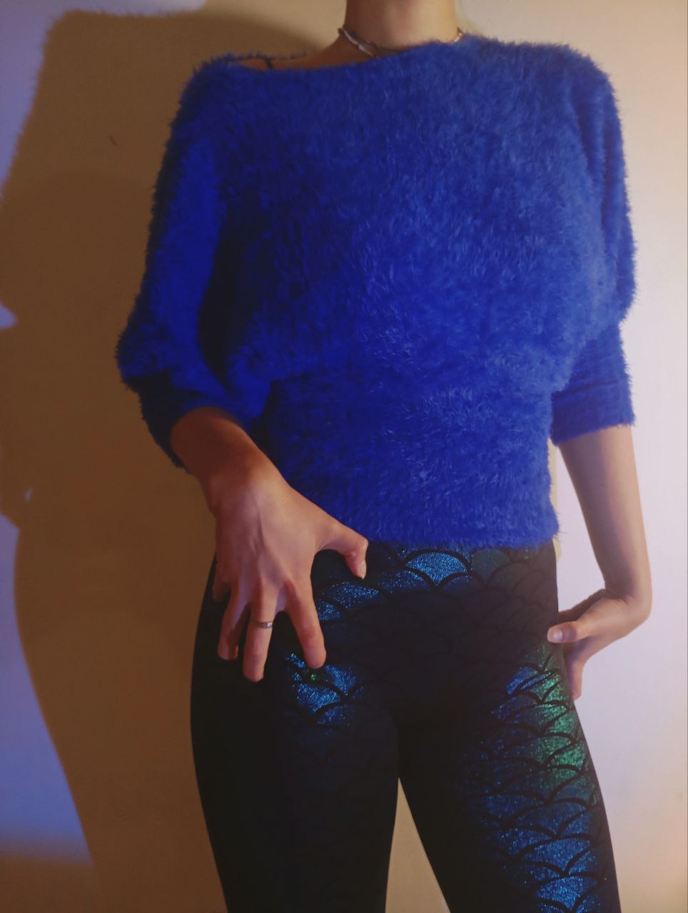 пушистая аквамариновая кофта