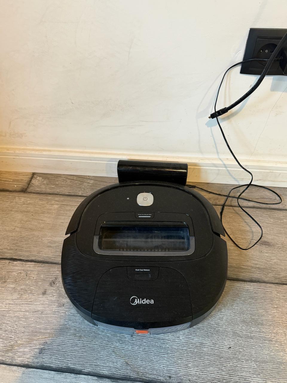 Робот-пылесос Midea