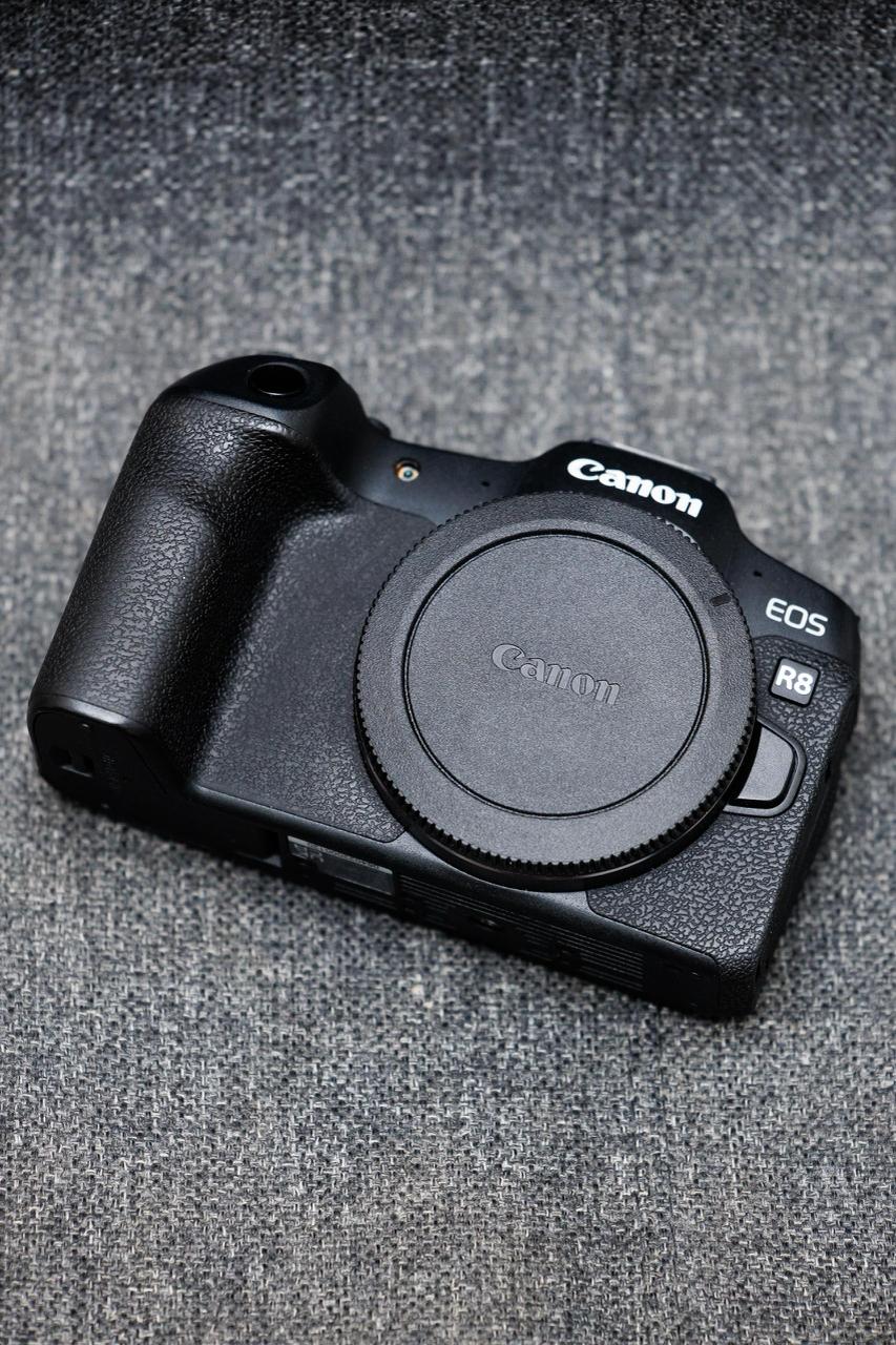 Canon R8