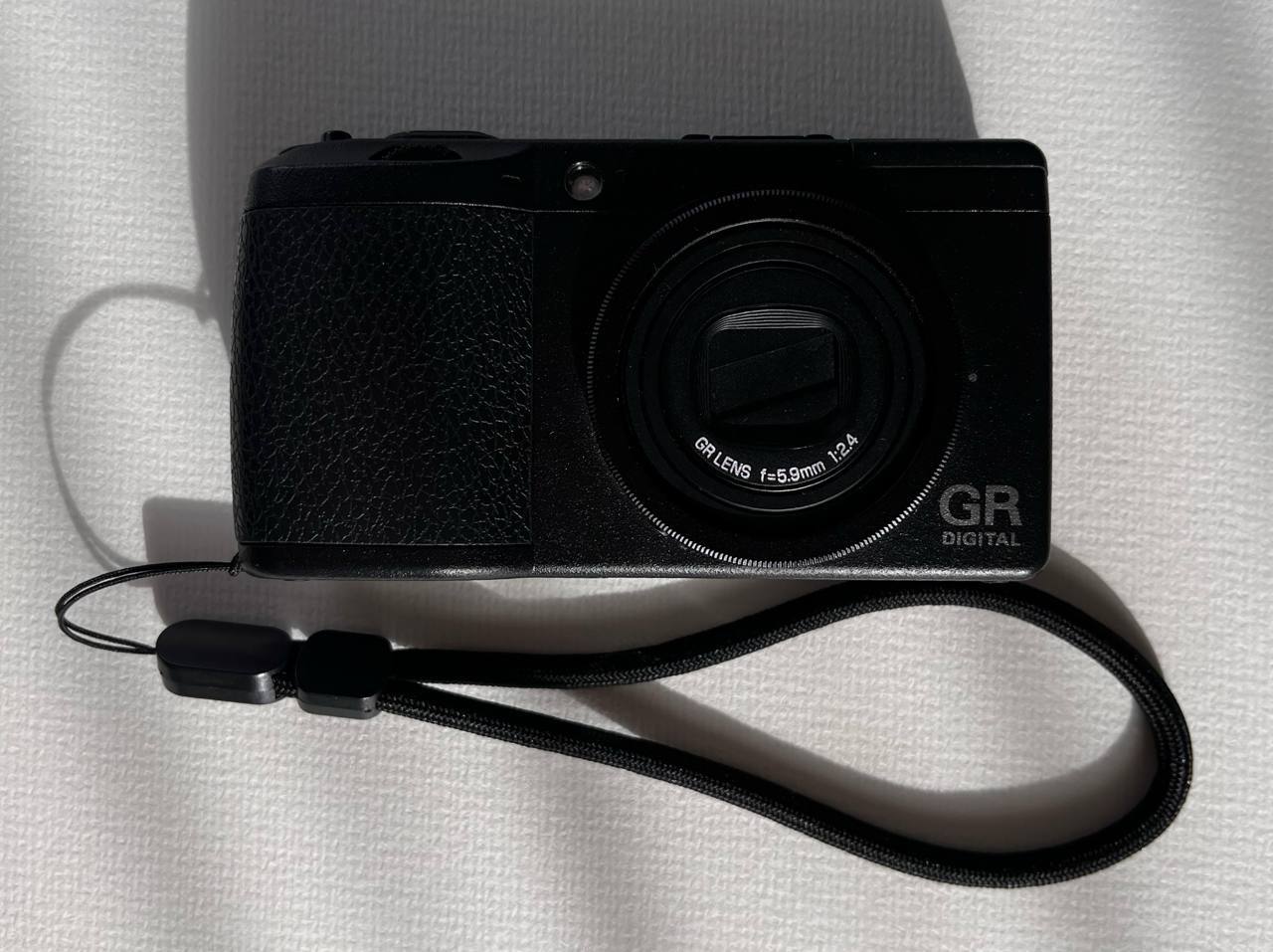 Ricoh GR Digital II (10 MP CCD)