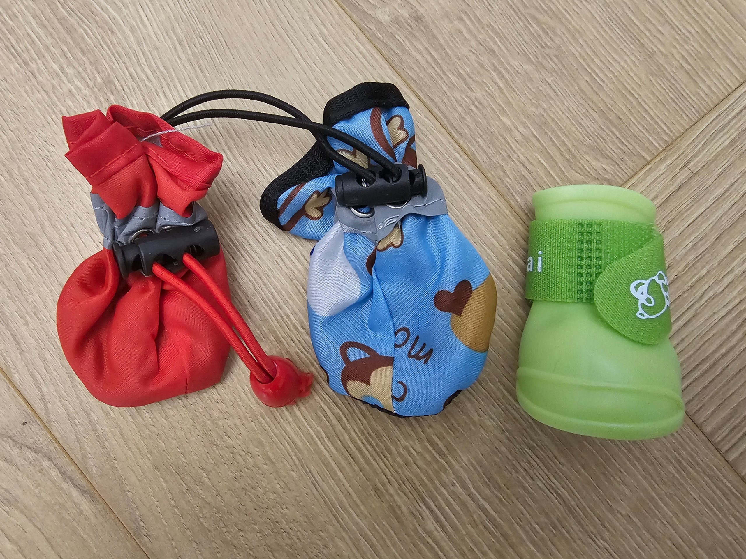 Неношенная обувь для собаки