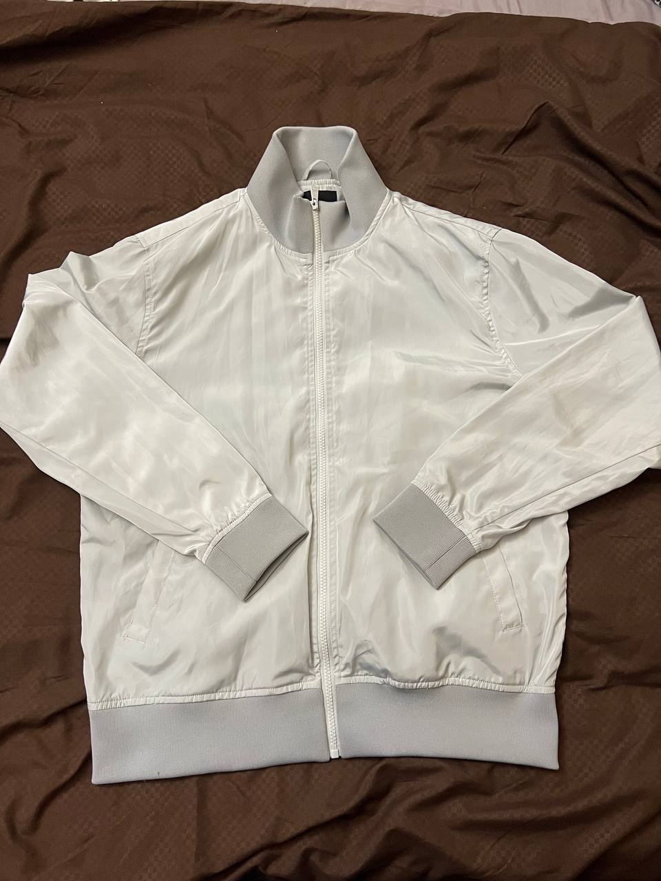 Тонкая ветровка