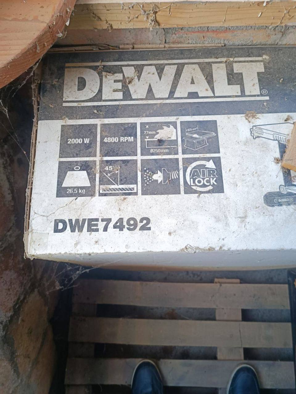 Пила торцовочная DeWalt DWE7492-QS 2000 W 250 мм
