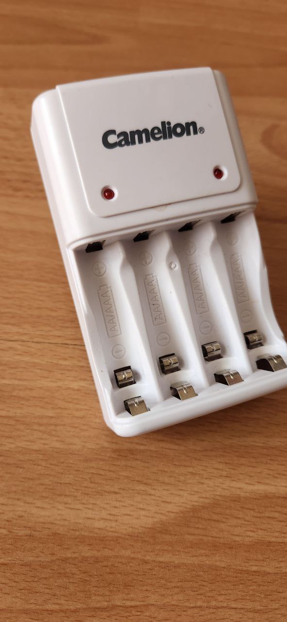 Зарядное для батареек АА, AAA