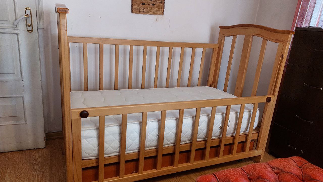 Детская кровать на роликах