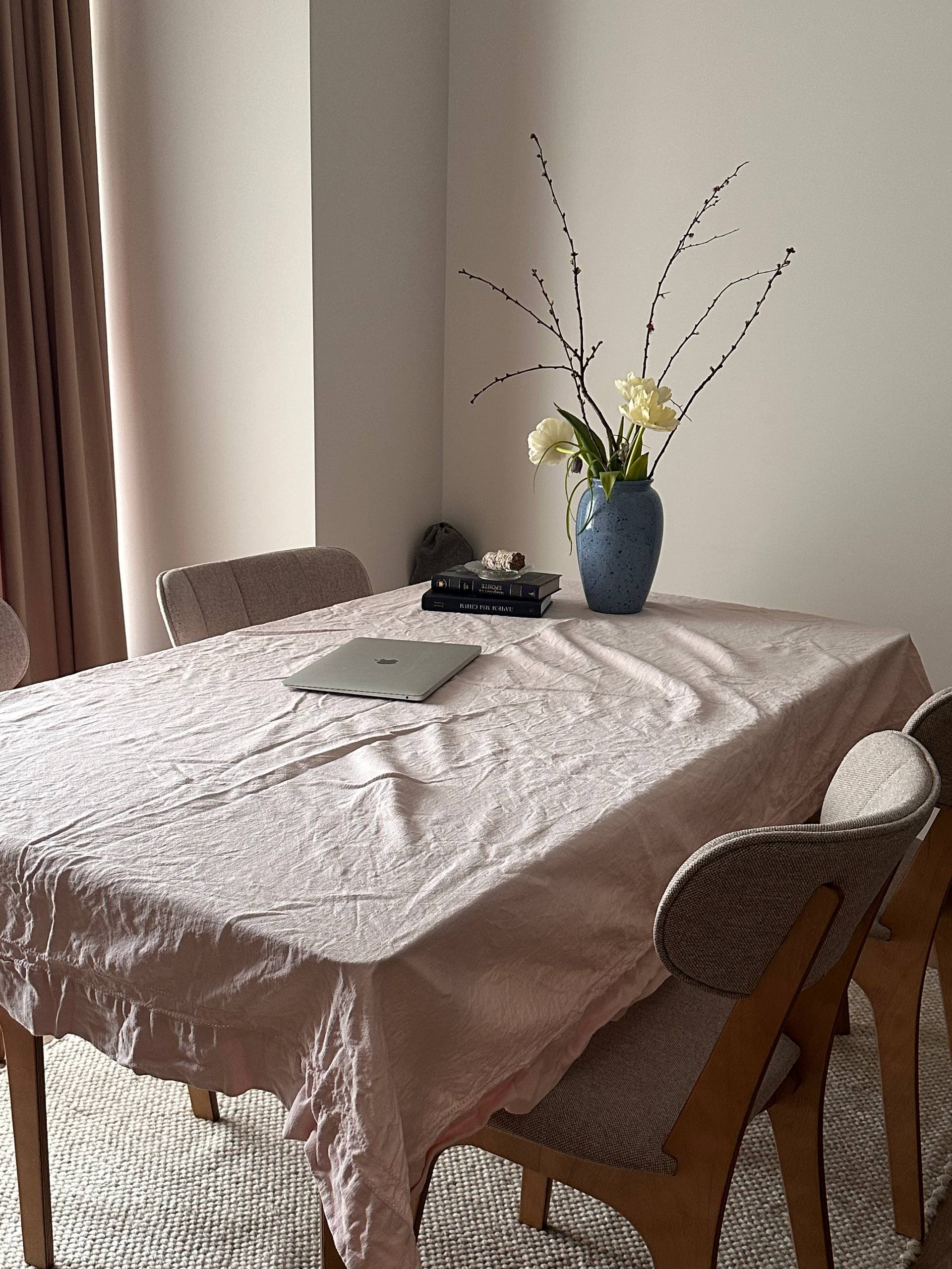 Льняная скатерть Zara Home в нежно розовом цвете