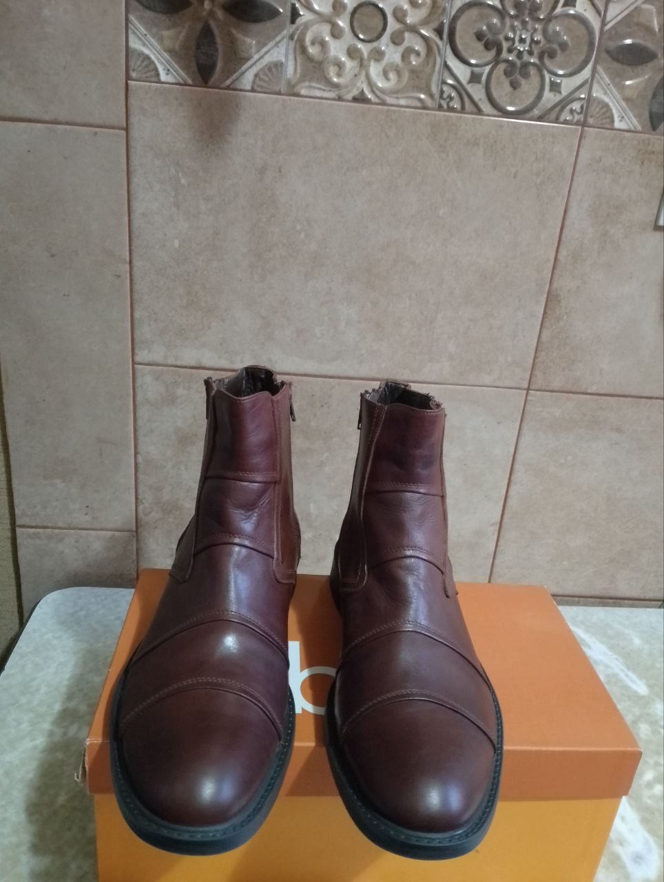 Новые мужские кожаные ботинки 42 размера