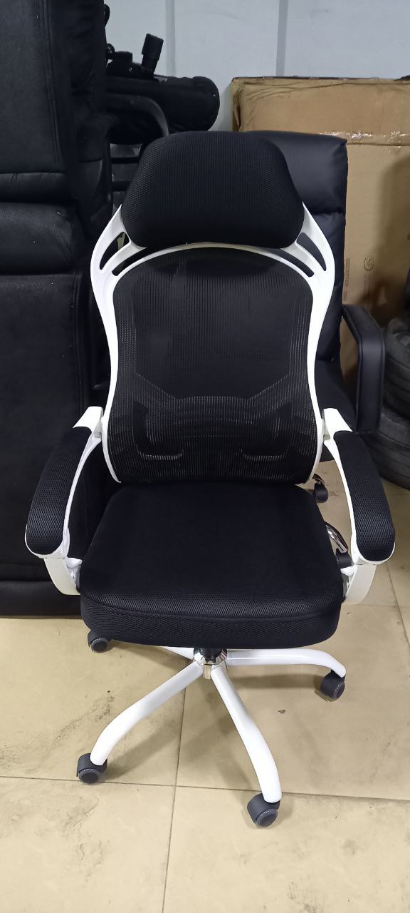 Удобное офисное кресло для работы и игр