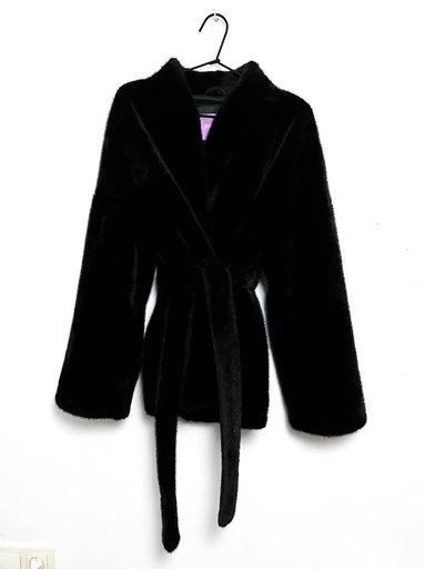 Шикарная черная шуба